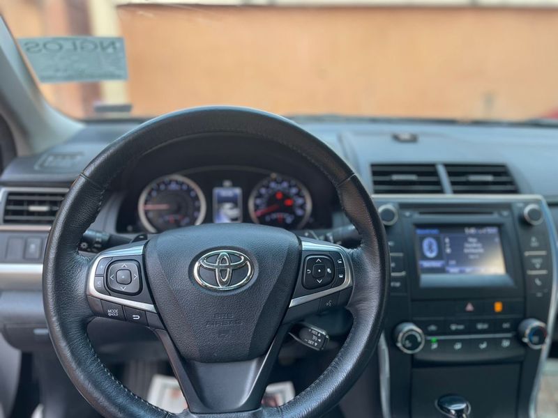 Thumbnail 3 of 2015 Toyota Camry SE